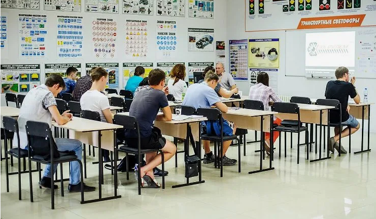 выбрать идеальную автошколу